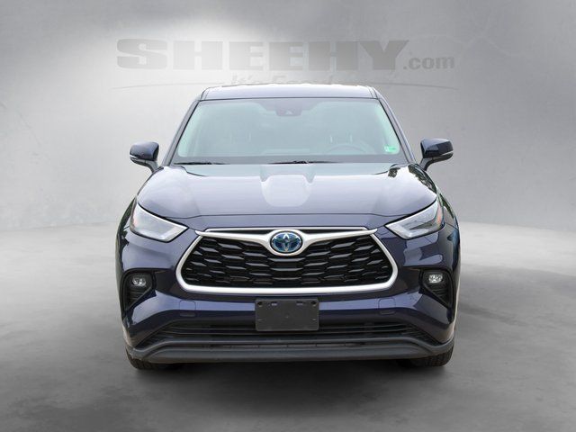 Used 2022  Toyota LE image 3