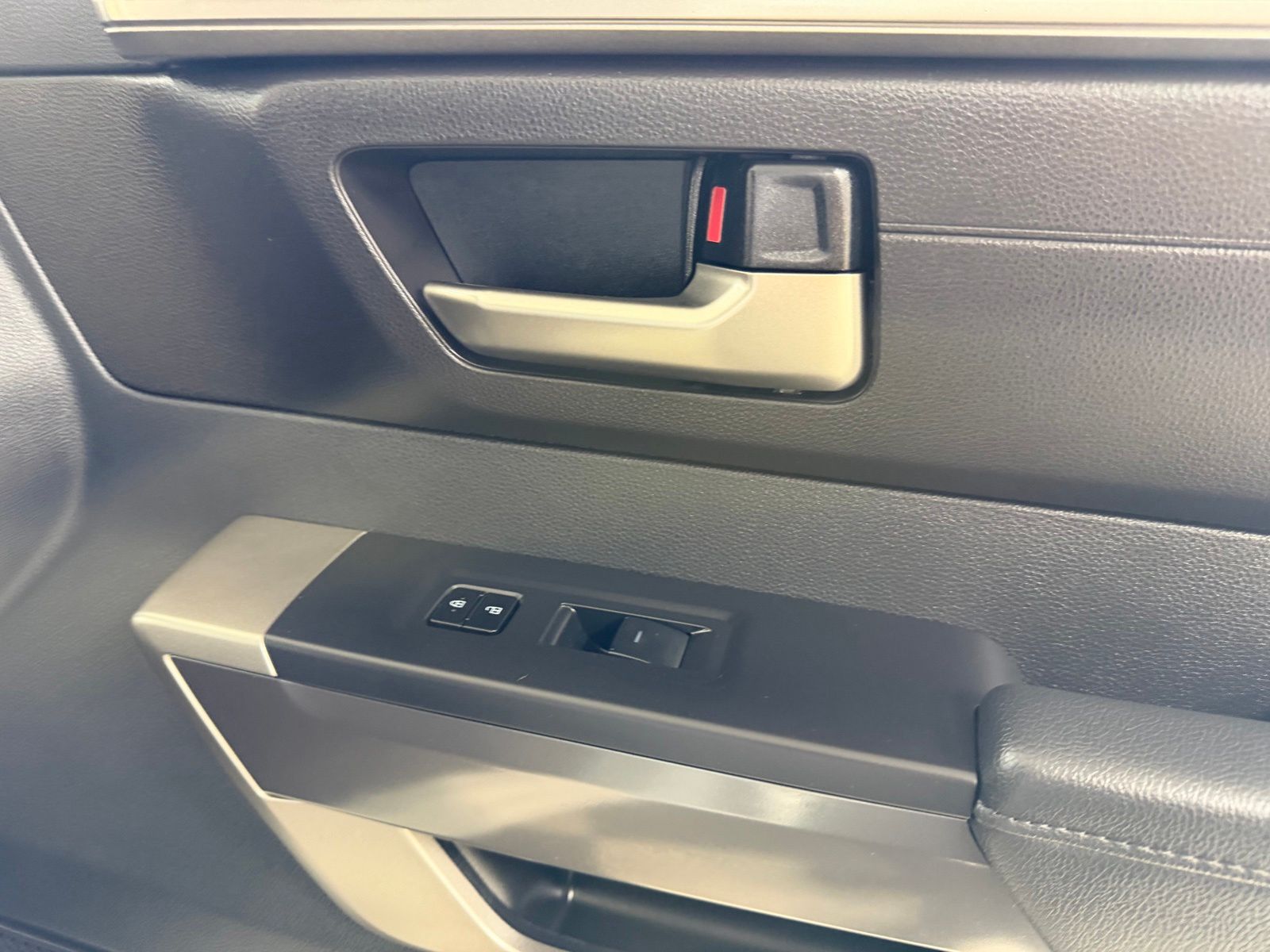Used 2025 White Toyota SR5 image 26