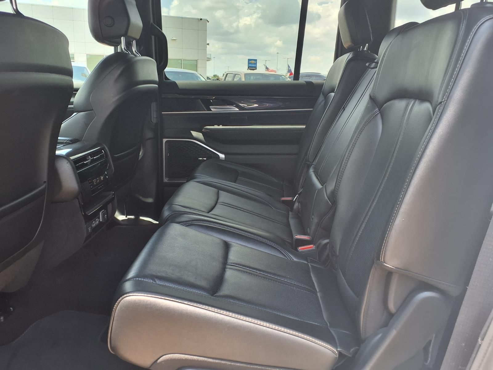 2023 Jeep Wagoneer Base White at River Oaks CDJR