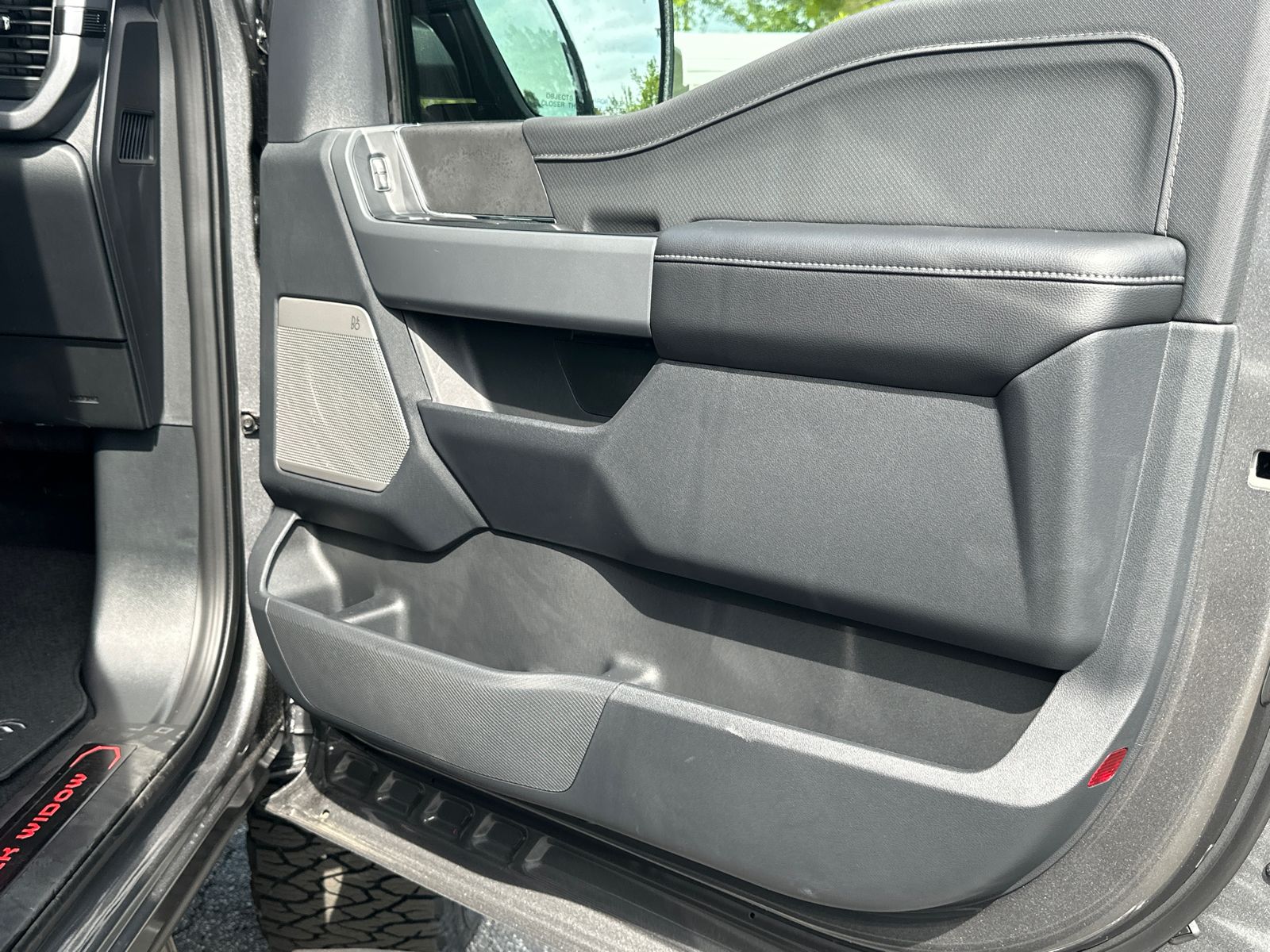 New 2026 Carbonized Gray Metallic Ford XLT image 15