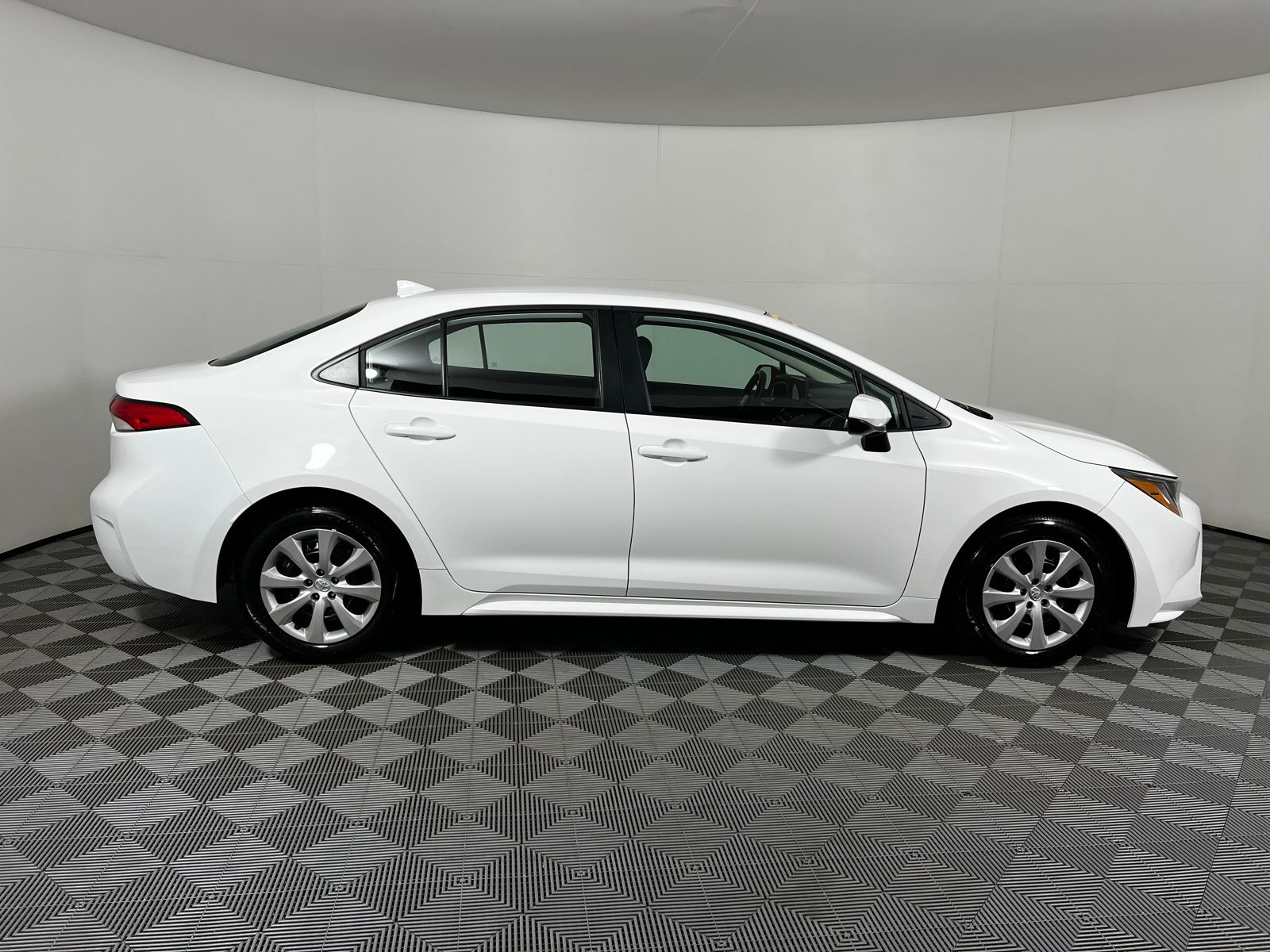 Thumbnail: 2025 Toyota Corolla - 4