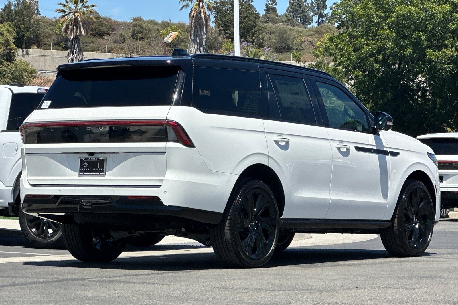 View vehicle photo 3