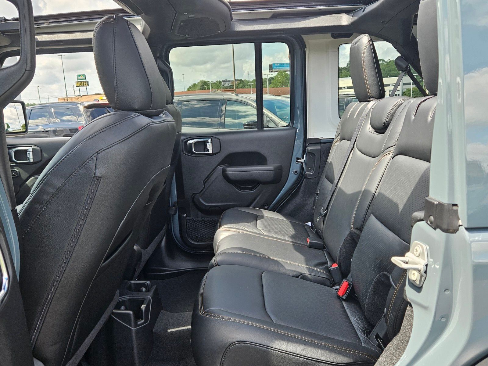 2025 Jeep Wrangler Willys photo 4