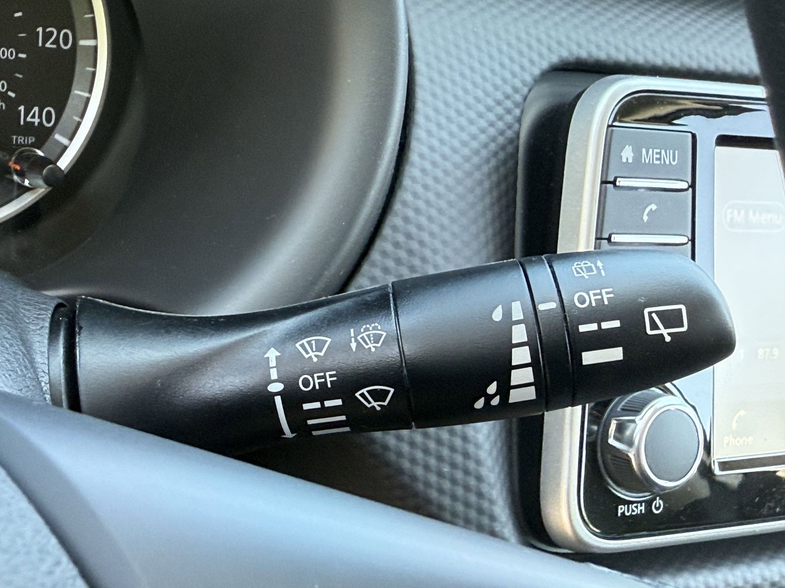 2025 Nissan Kicks Play S photo 12