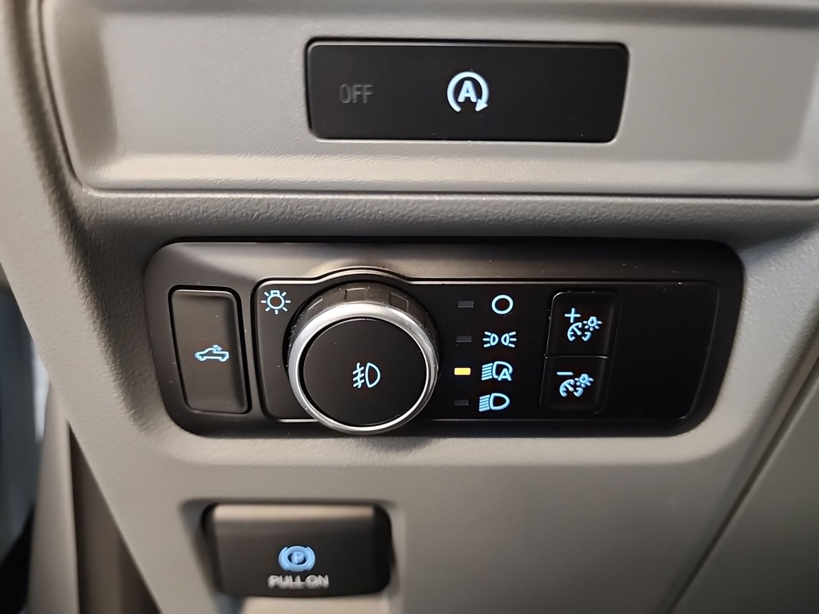 Used 2025 Oxford White Ford XLT image 25