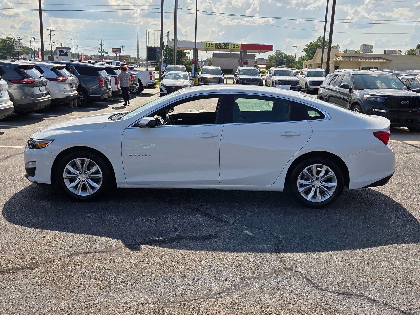 Used 2024 White Chevrolet LT image 4