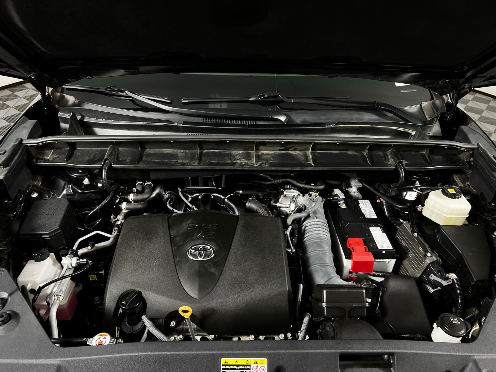 Thumbnail: 2022 Toyota Highlander - 9