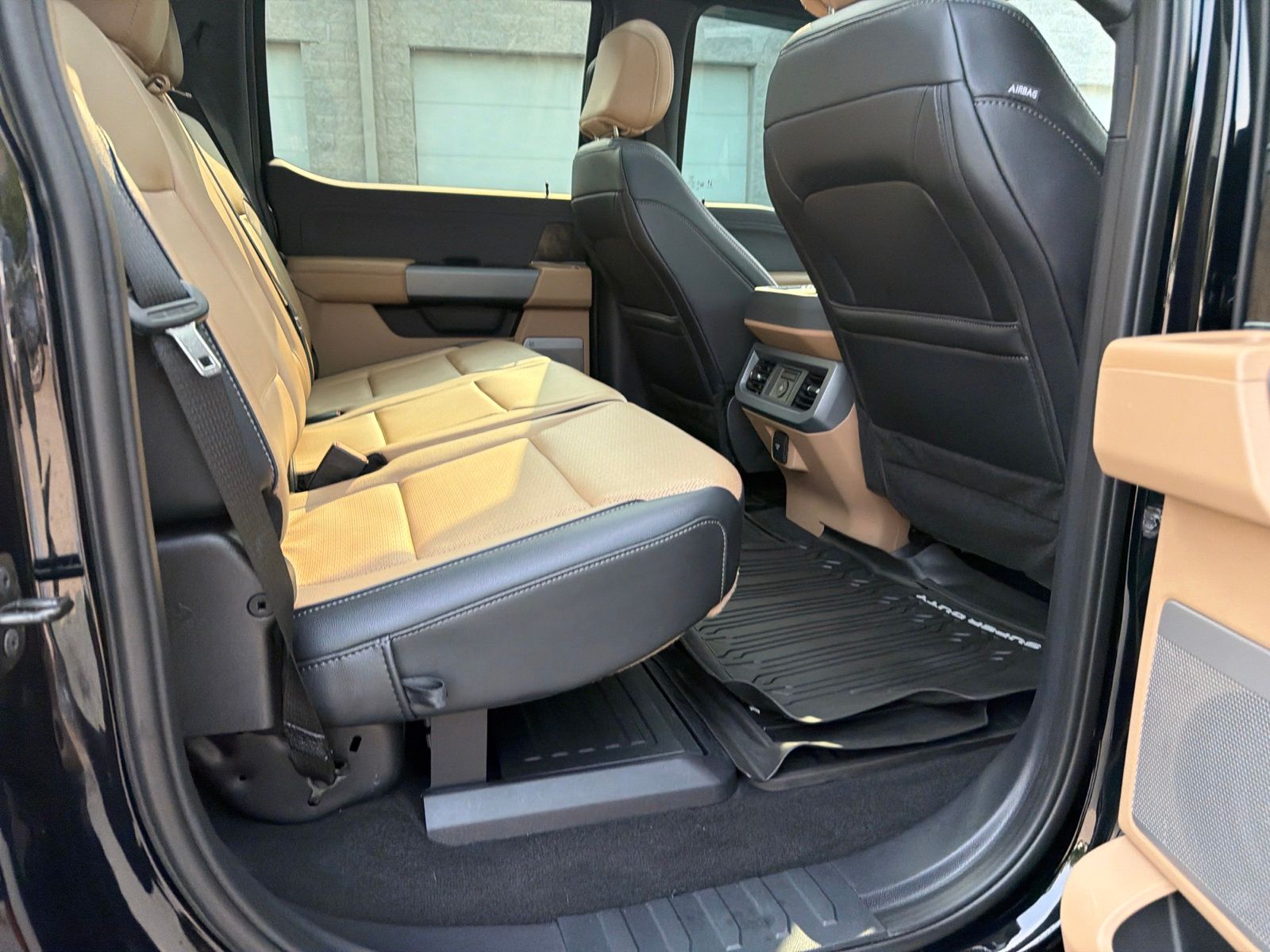 Certified Used 2025 Agate Black Metallic Ford Lariat image 25