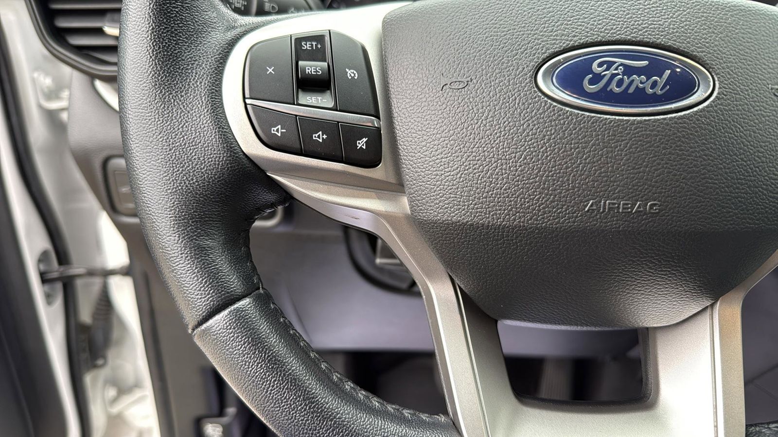 Used Car 2022 Ford Explorer  Xlt For Sale Under $30,000 In Austin, Texas