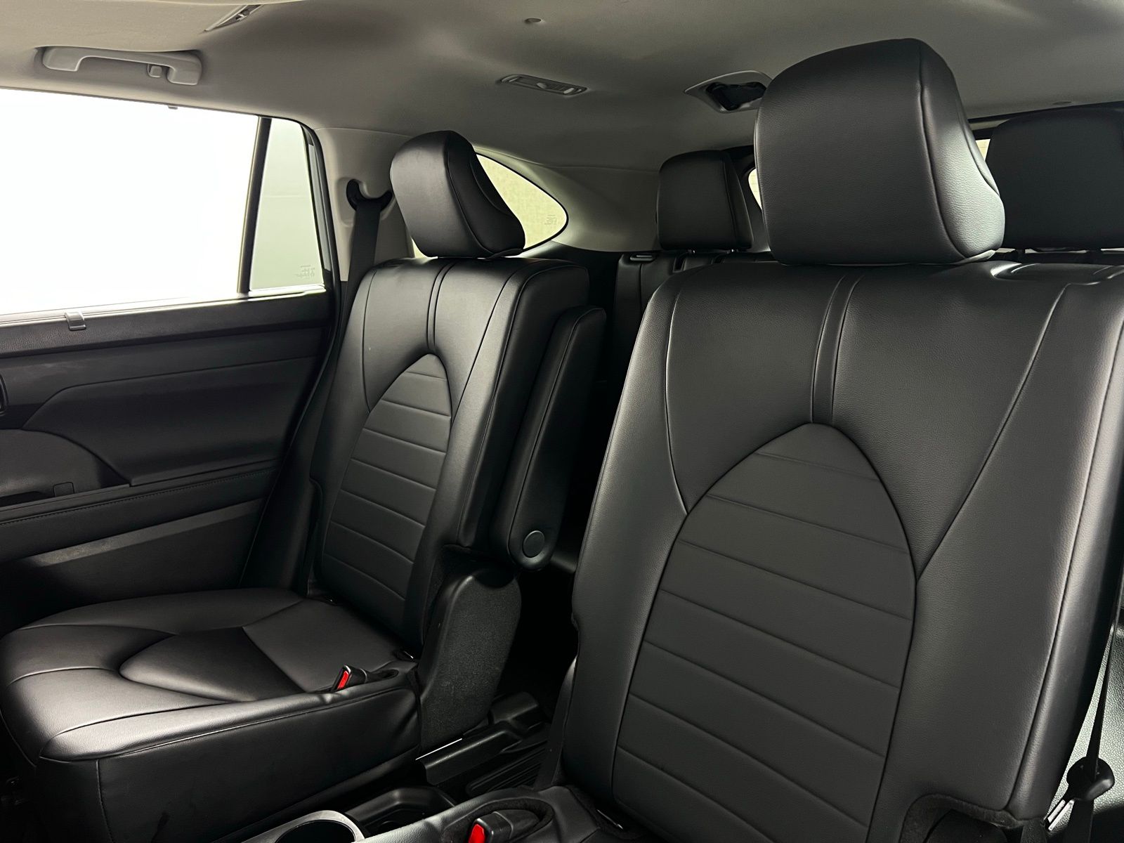 Thumbnail: 2024 Toyota Highlander - 23