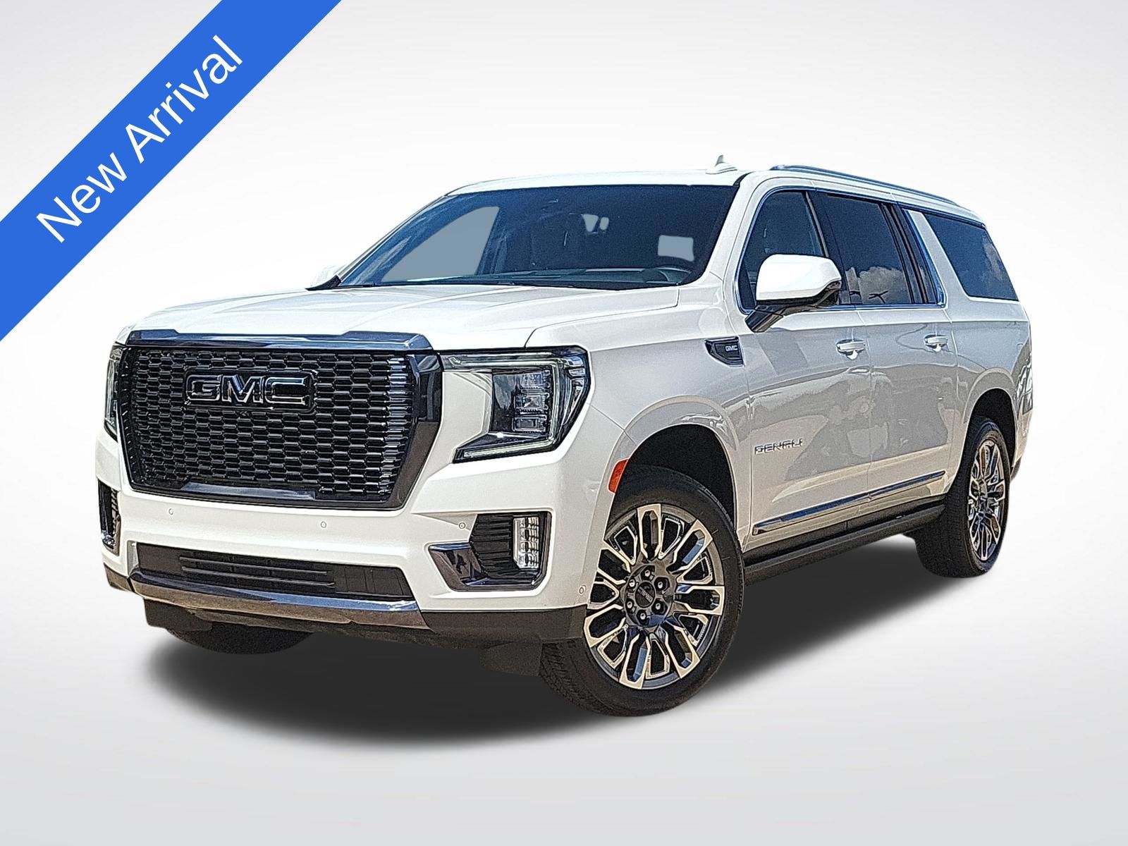 White Frost Tricoat 2023 GMC Yukon XL SUV / Crossover Four-Wheel Drive