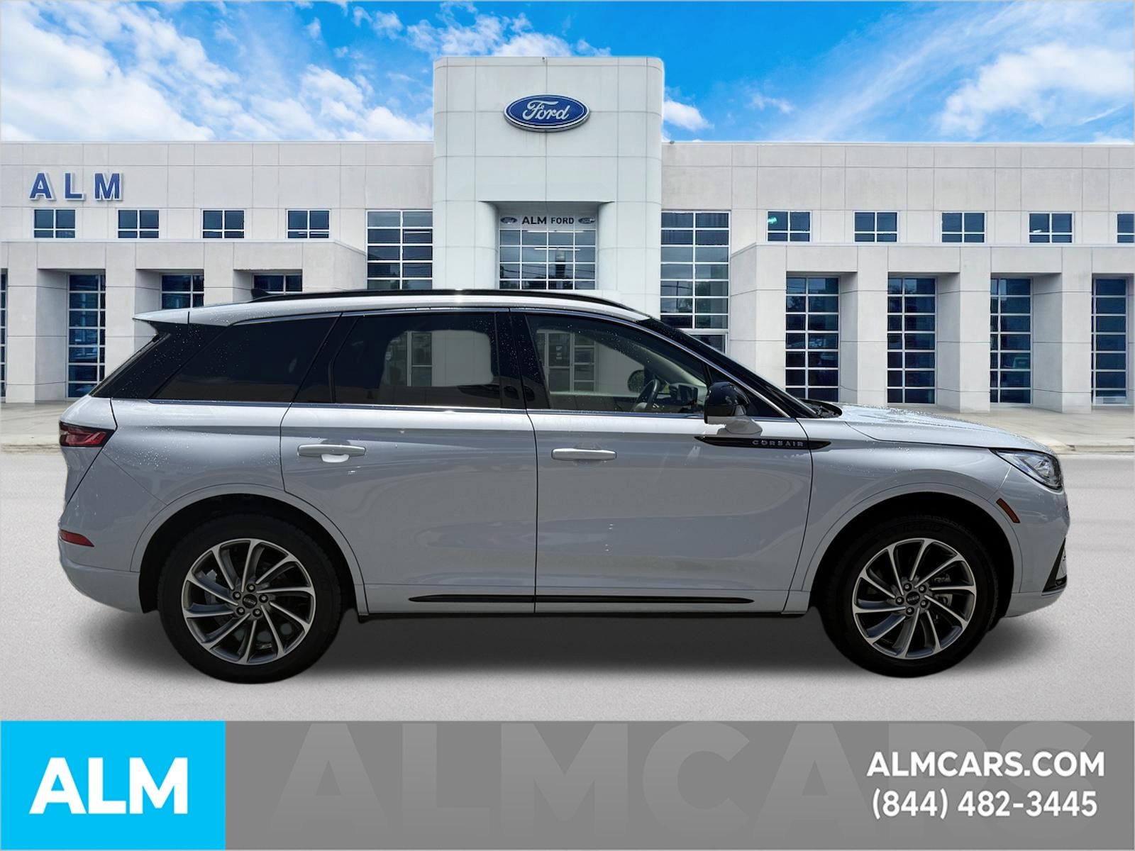 Used 2025 White Lincoln Grand Touring image 5