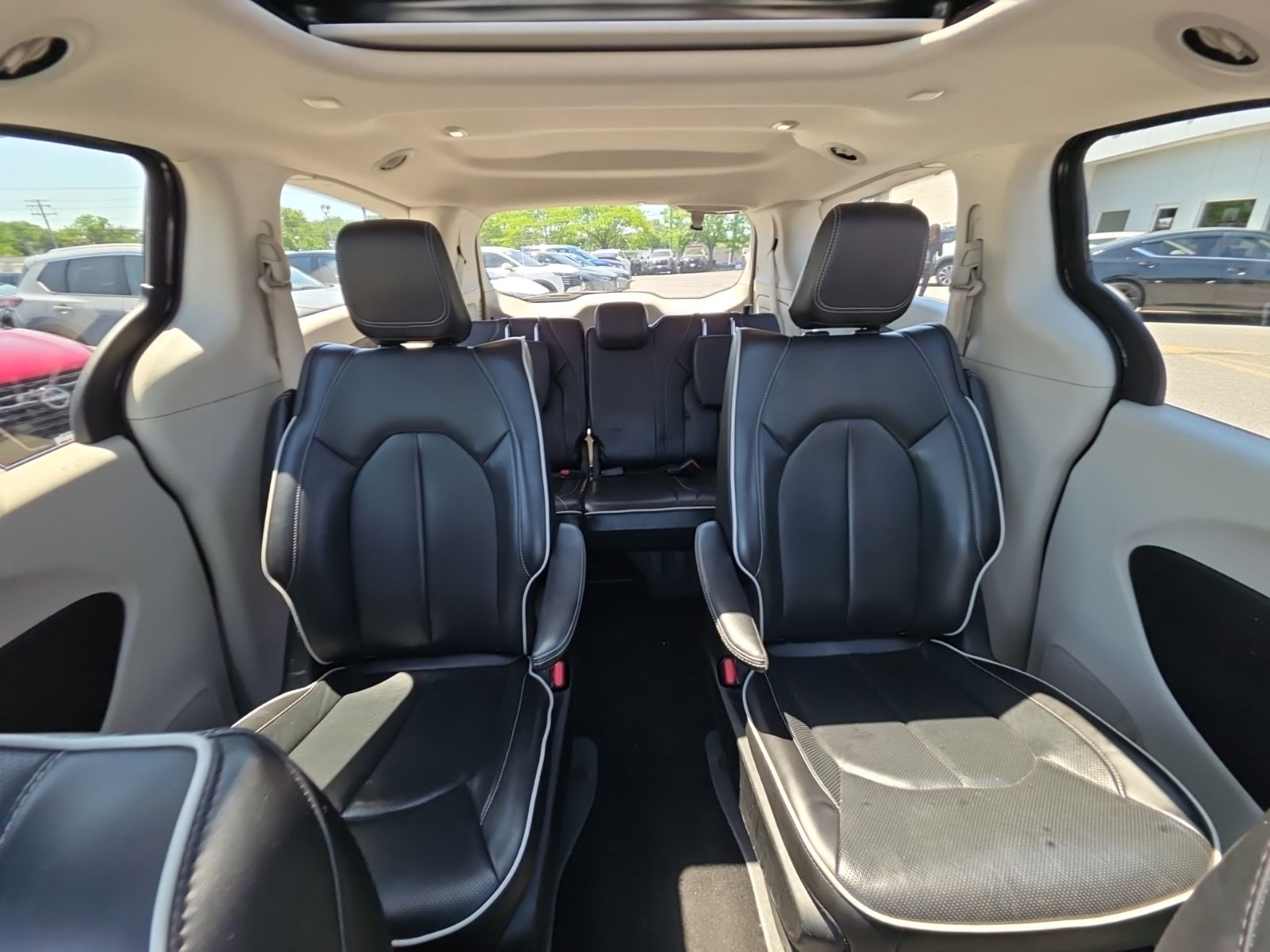 Used 2023 Black Chrysler Limited image 39