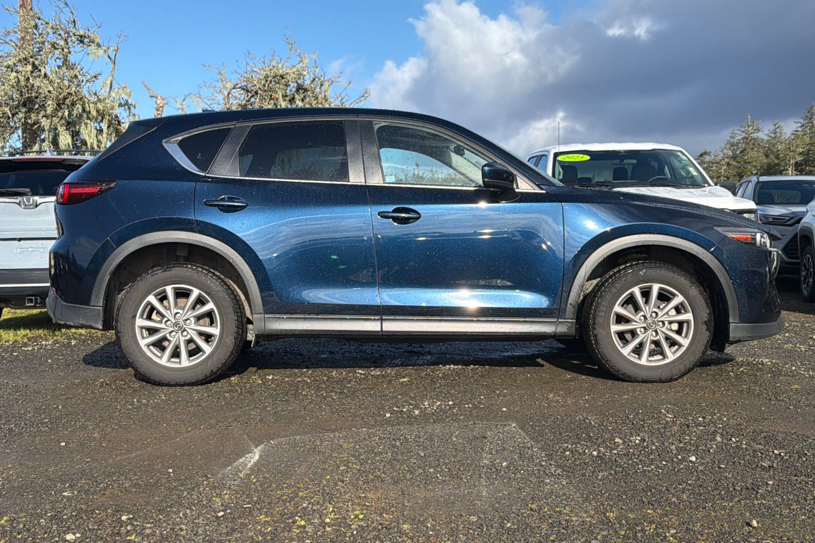 View vehicle photo 4