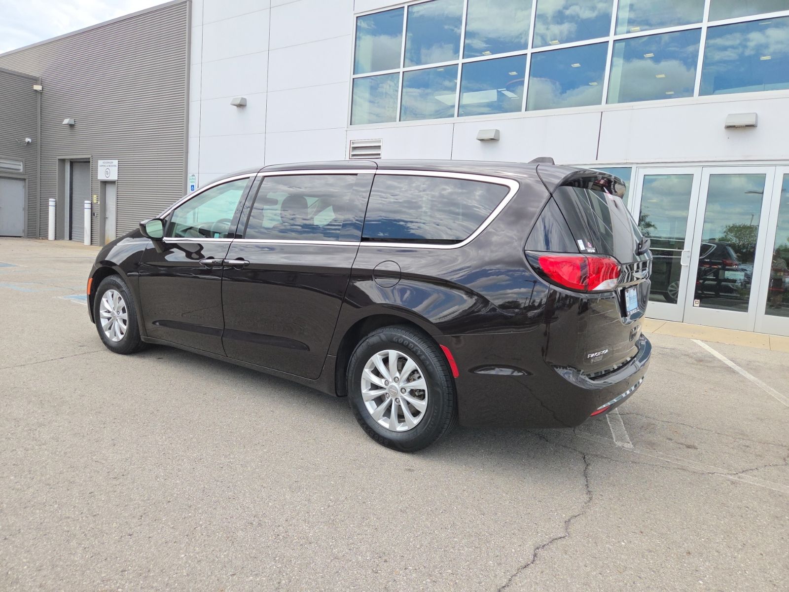 used 2018 Chrysler Pacifica car, priced at $18,250