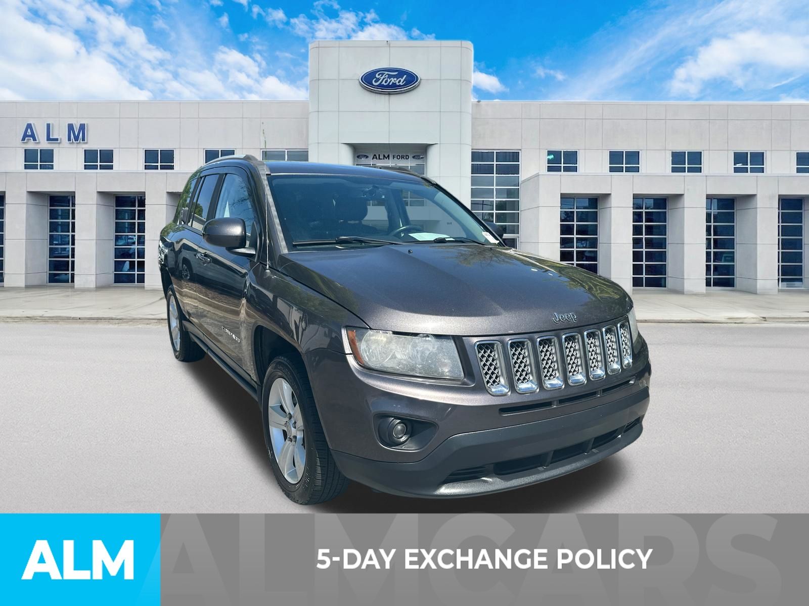 Used 2016 Granite Crystal Clearcoat Metallic Jeep Latitude image 3