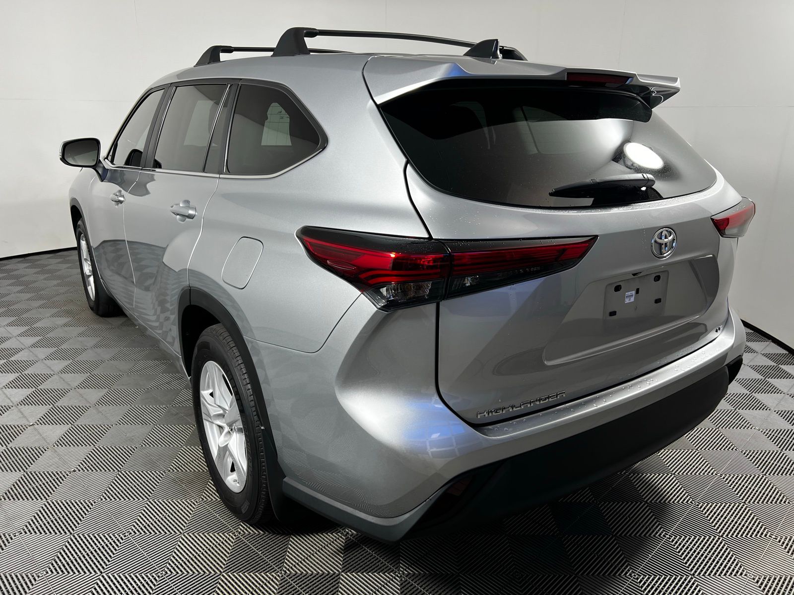 Thumbnail: 2023 Toyota Highlander - 7