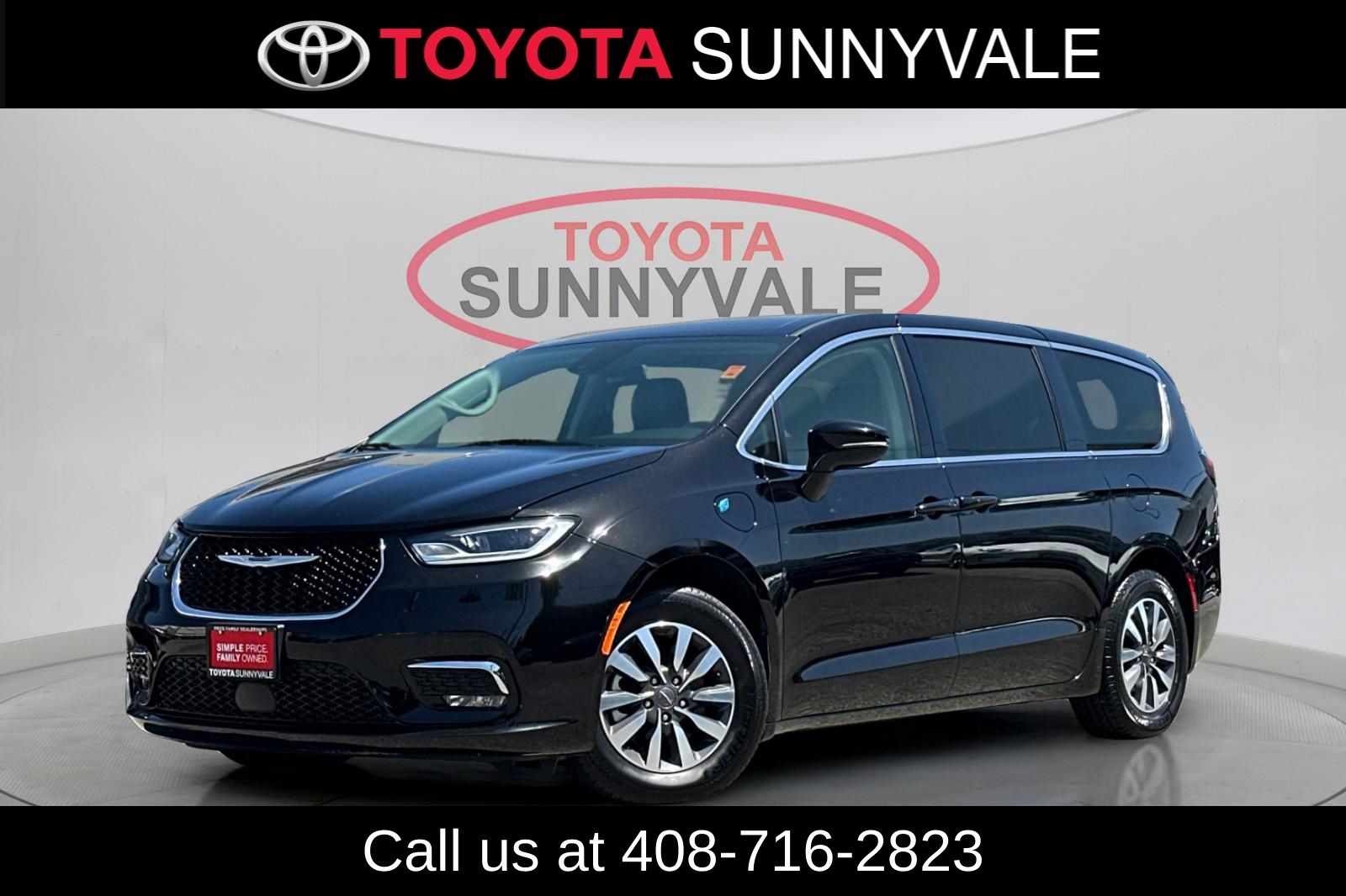 2024 Chrysler Pacifica Hybrid Select PHEV's photo