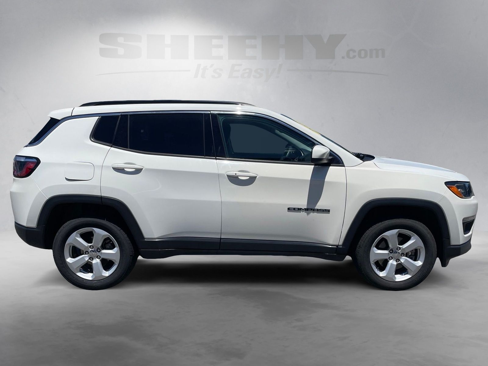 Used 2021 White Clearcoat Jeep Latitude image 4