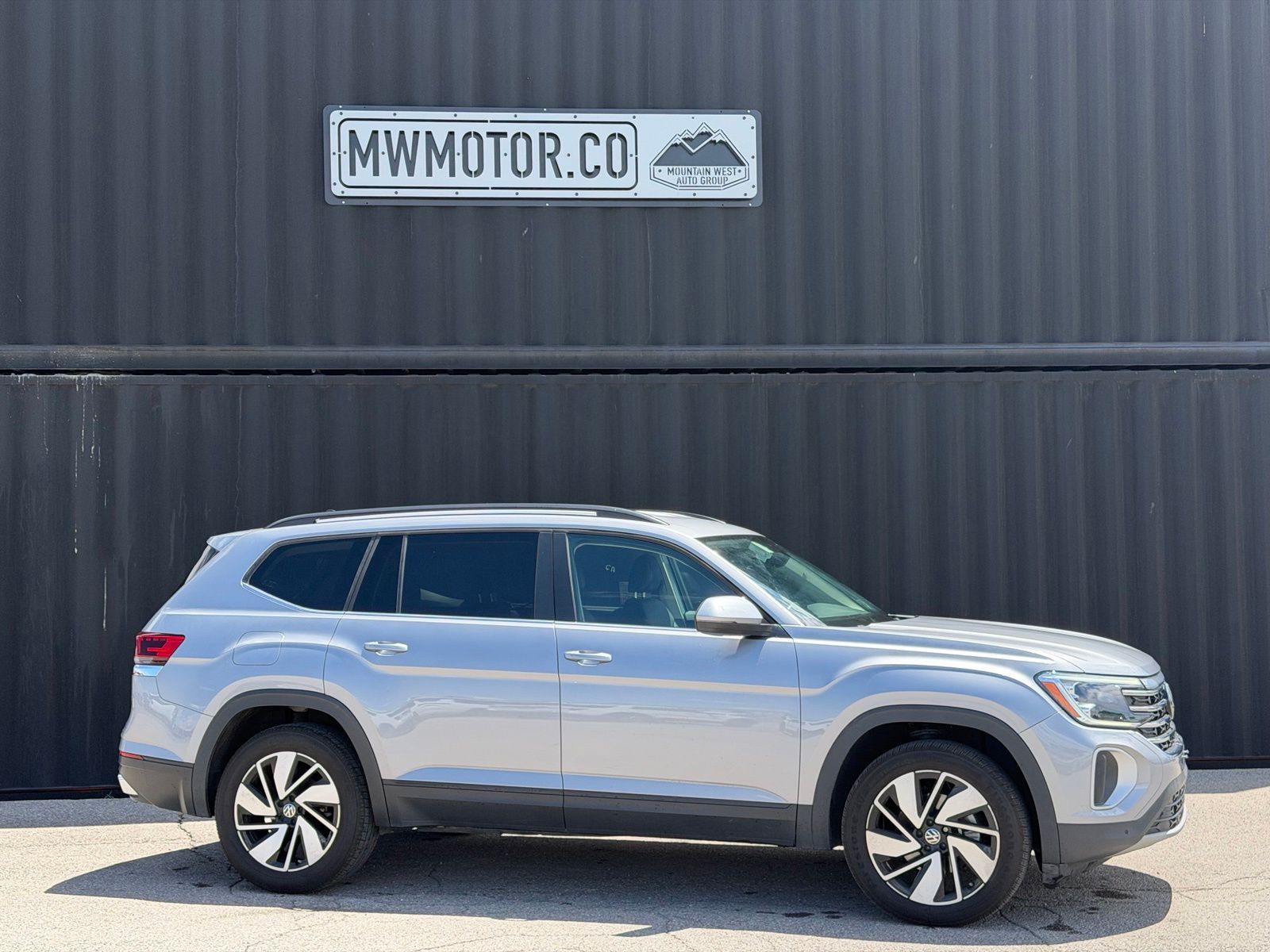  2024 Volkswagen Atlas SUV / Crossover All-Wheel Drive 8-Speed Automatic