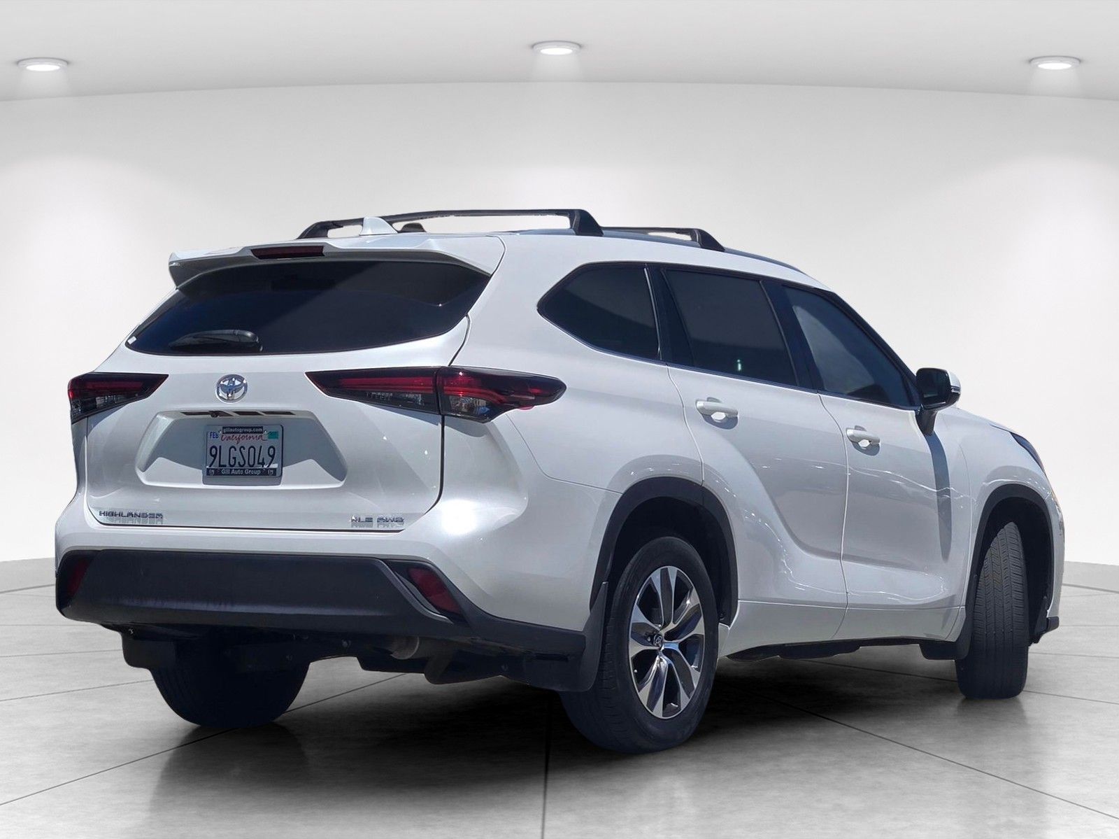 View vehicle photo 3