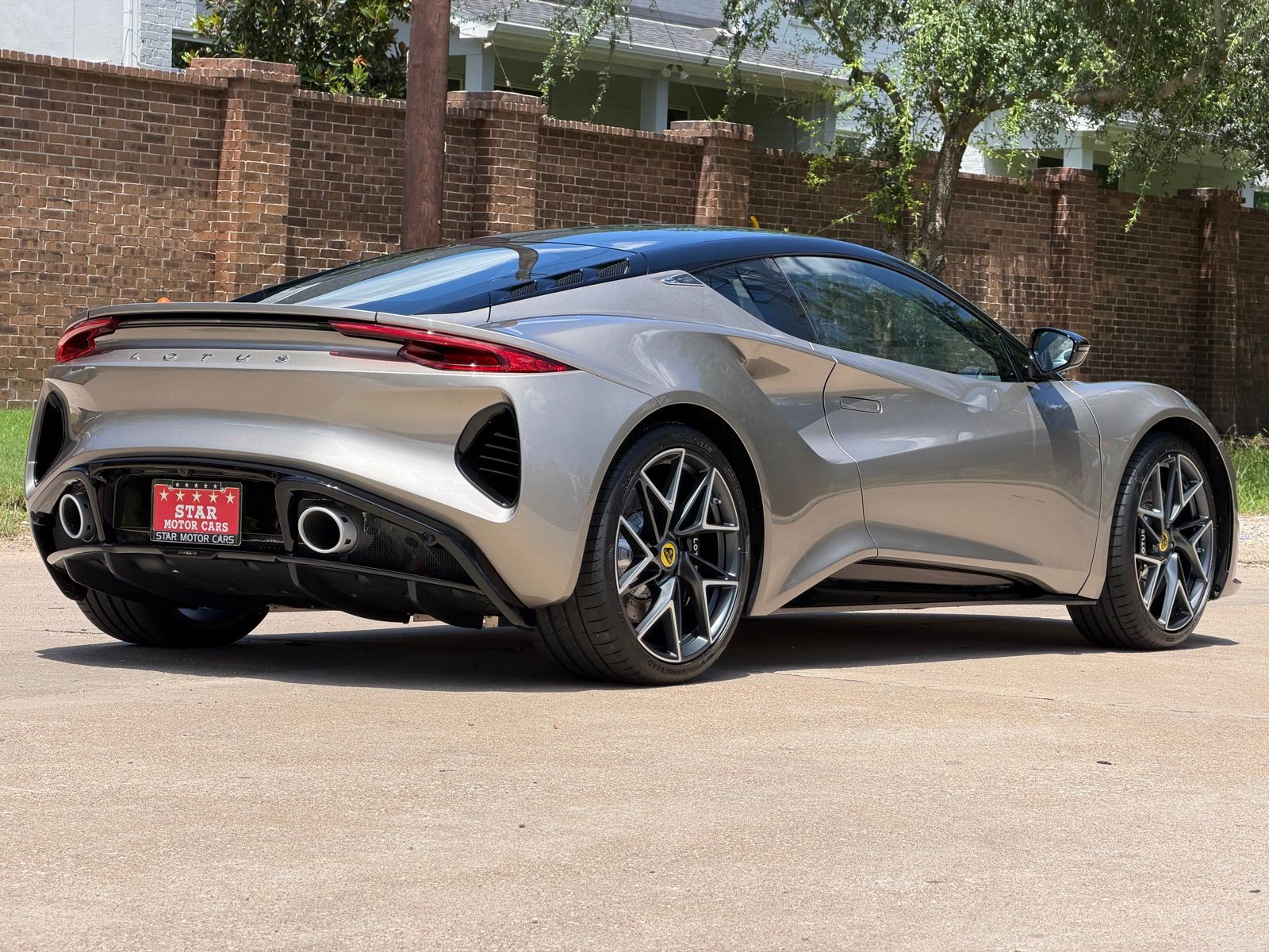 2026 Lotus Emira - Photo 11