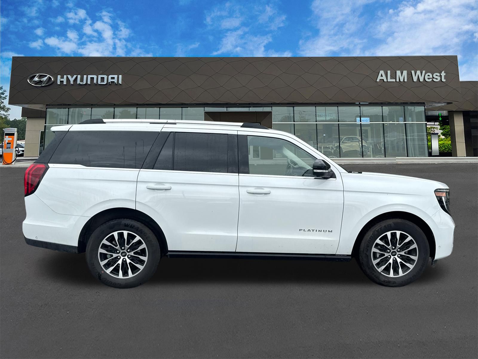 Used 2025 White Ford Platinum image 4