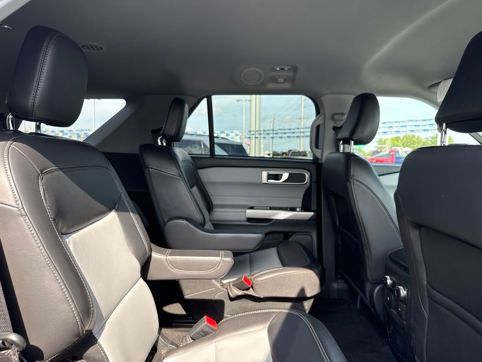 2023 Ford Explorer image 17