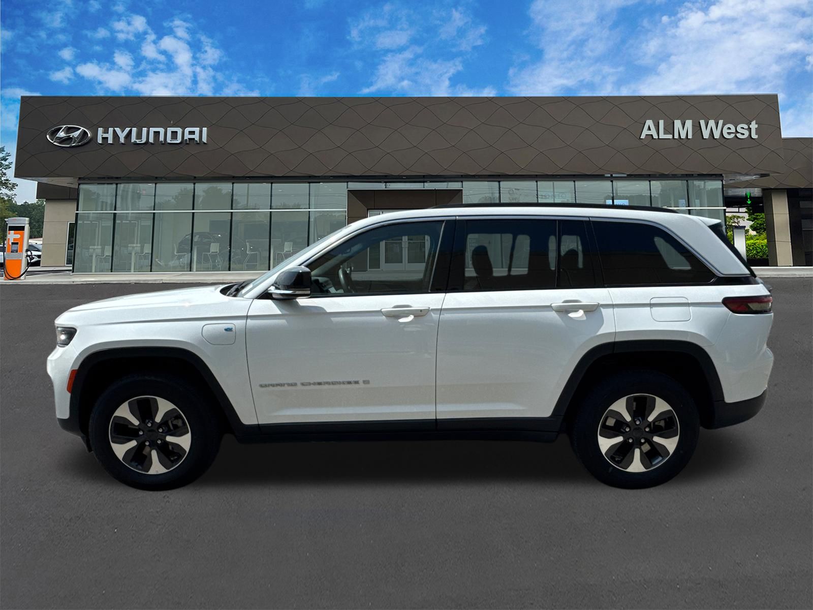 Used 2024 White Jeep 4xe image 8