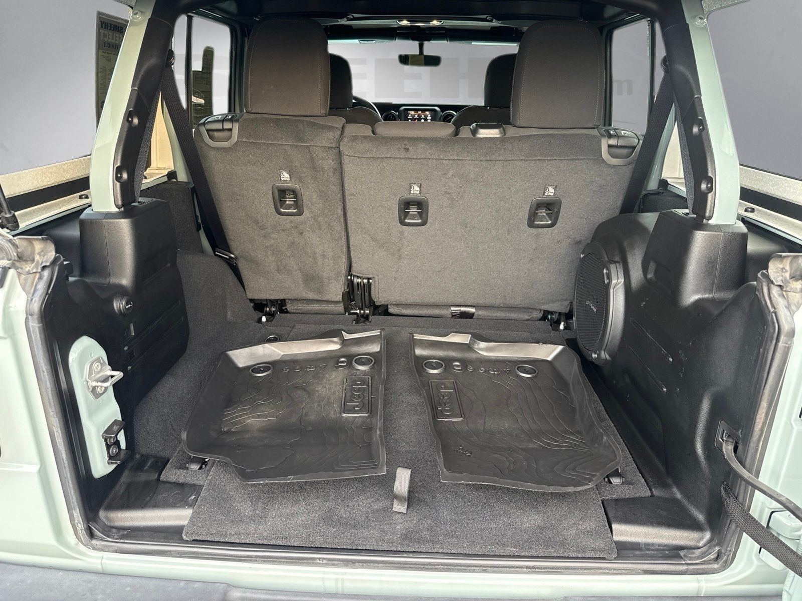 Used 2023  Jeep Sport image 19