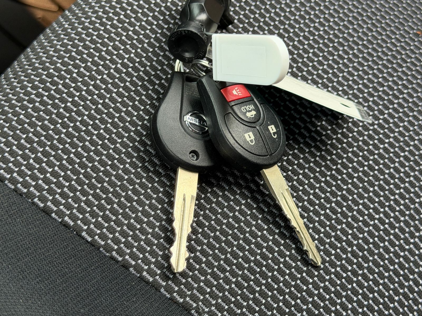 Used 2017 Khaki Nissan 1.6 SV image 27