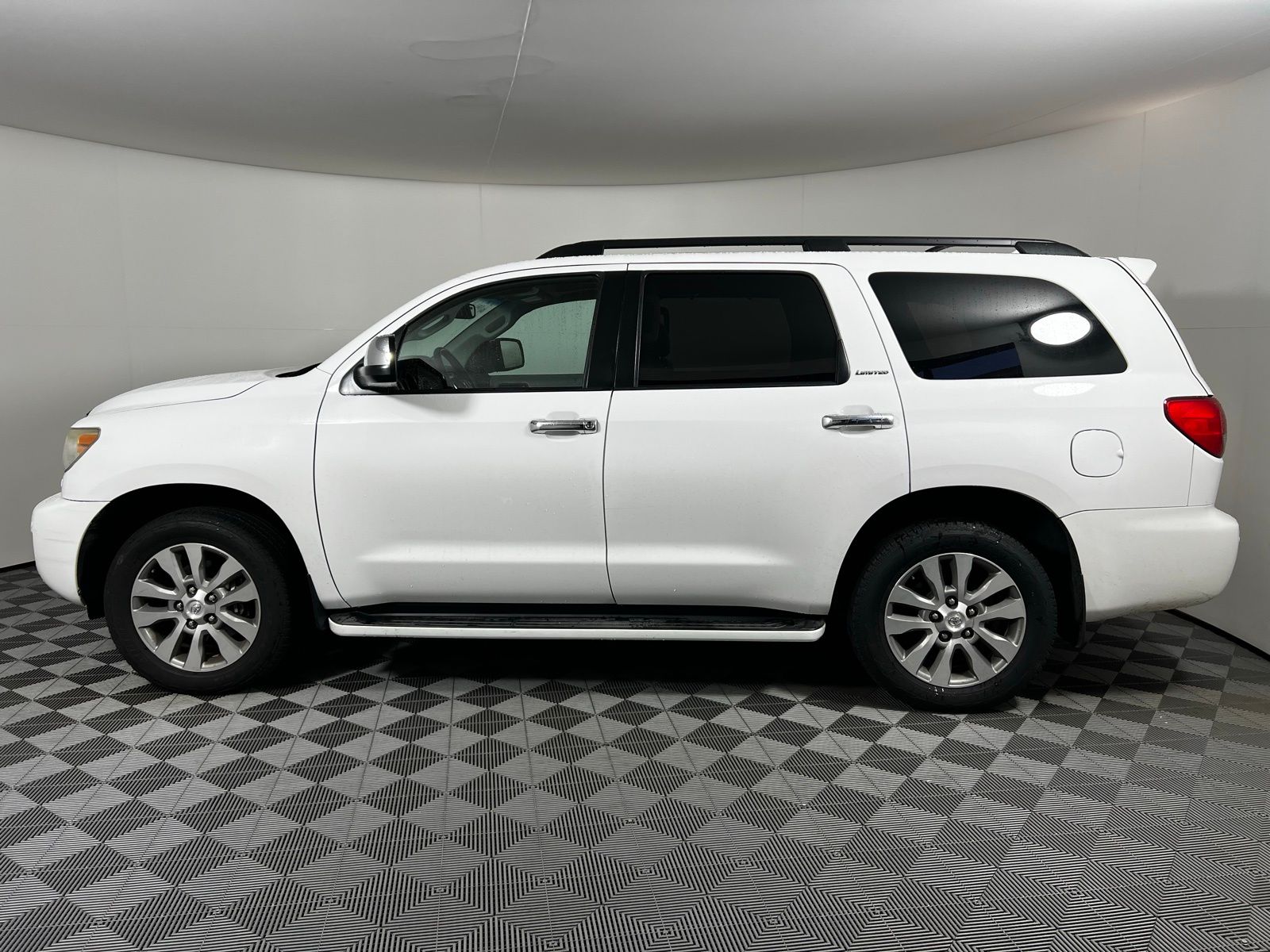 Thumbnail: 2015 Toyota Sequoia - 7