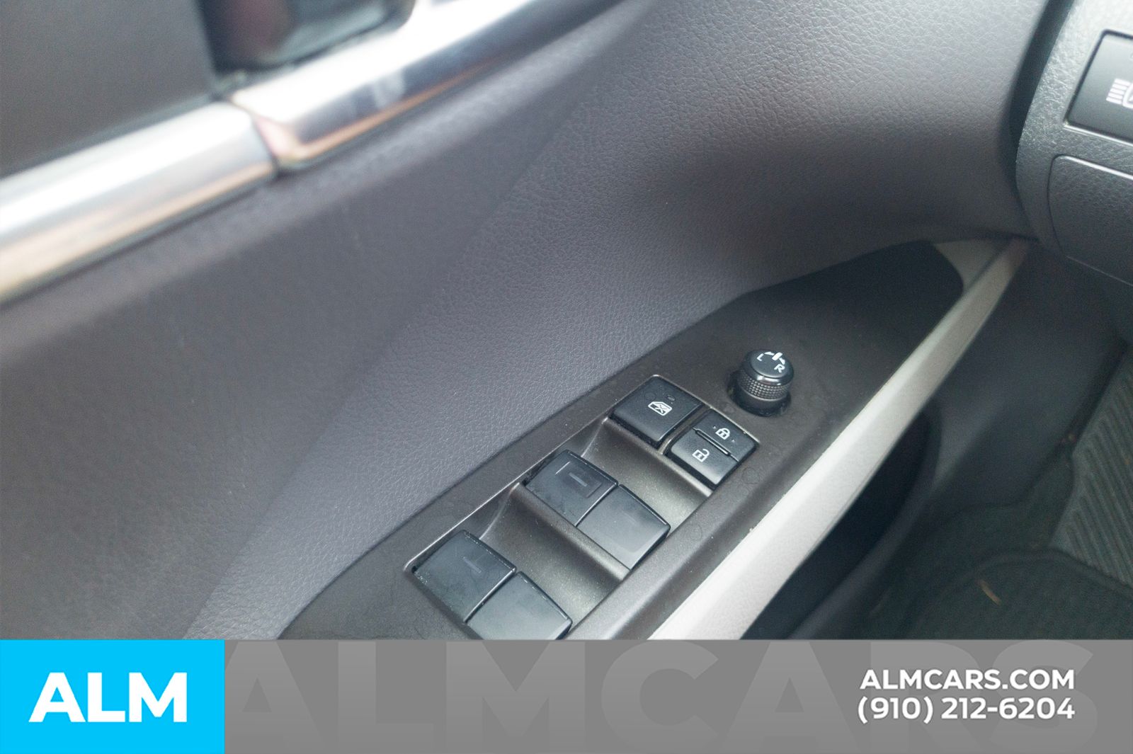 Used 2023 Ice Toyota SE image 15