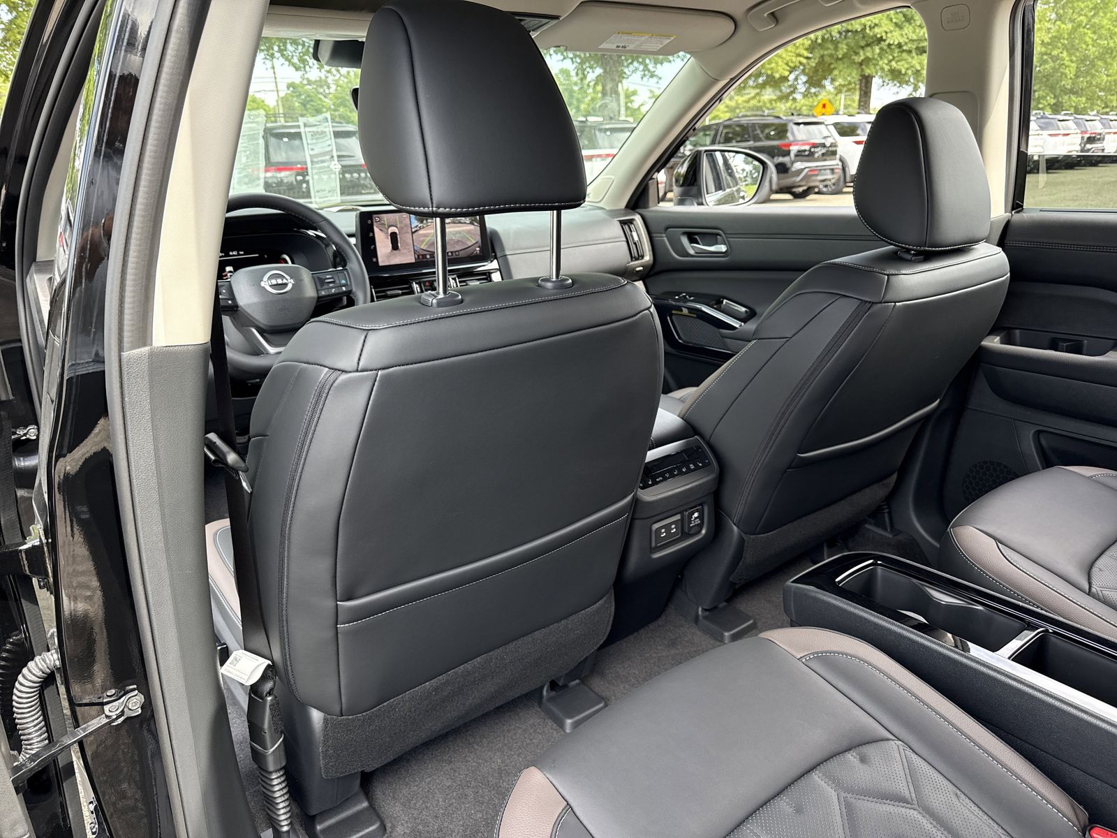 New 2026 Black Nissan Platinum image 19