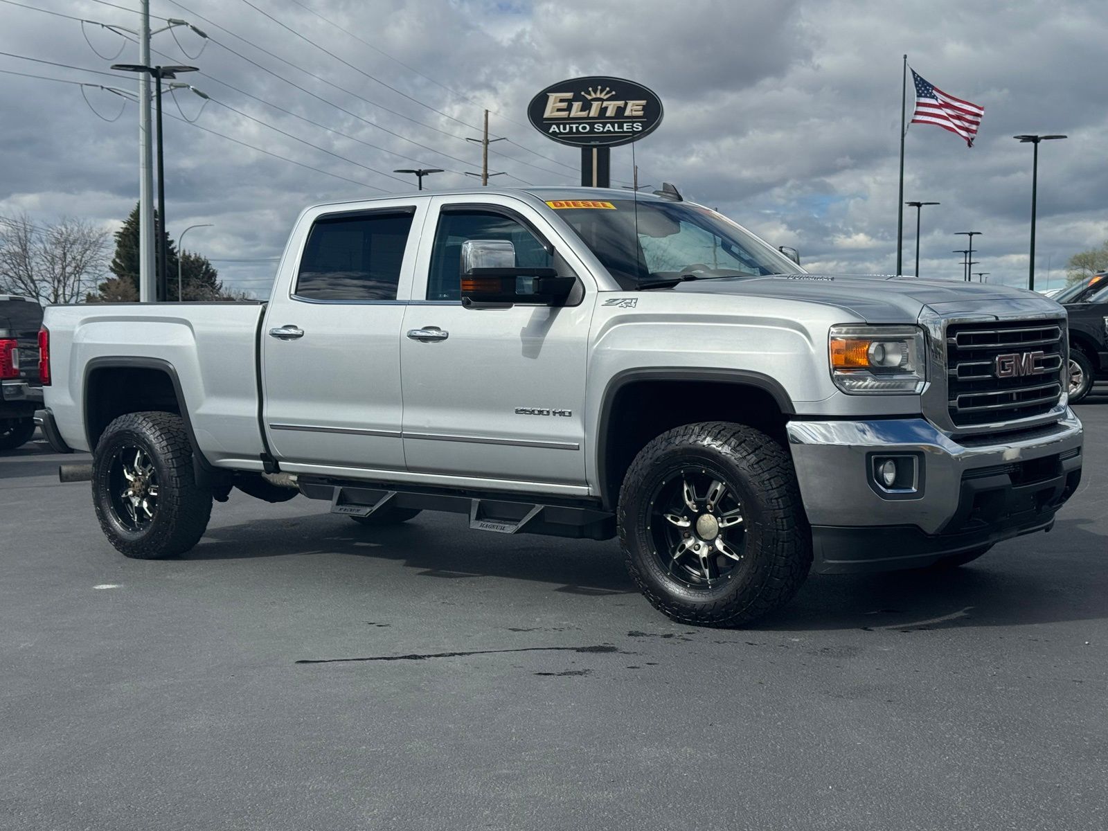 Silver 2016 GMC Sierra 2500HD SLT Crew Cab SB 4WD Pickup Truck Four-Wheel Drive 6-Speed Automatic