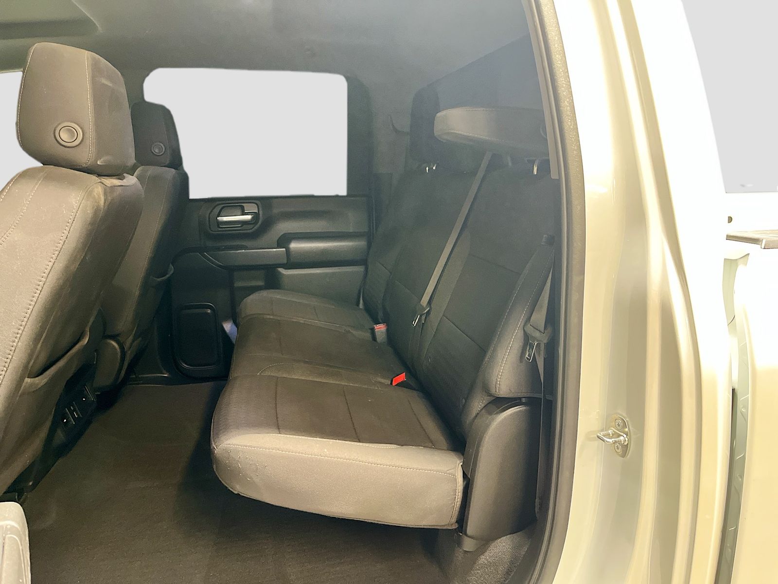 Used 2024 White Chevrolet Custom image 22