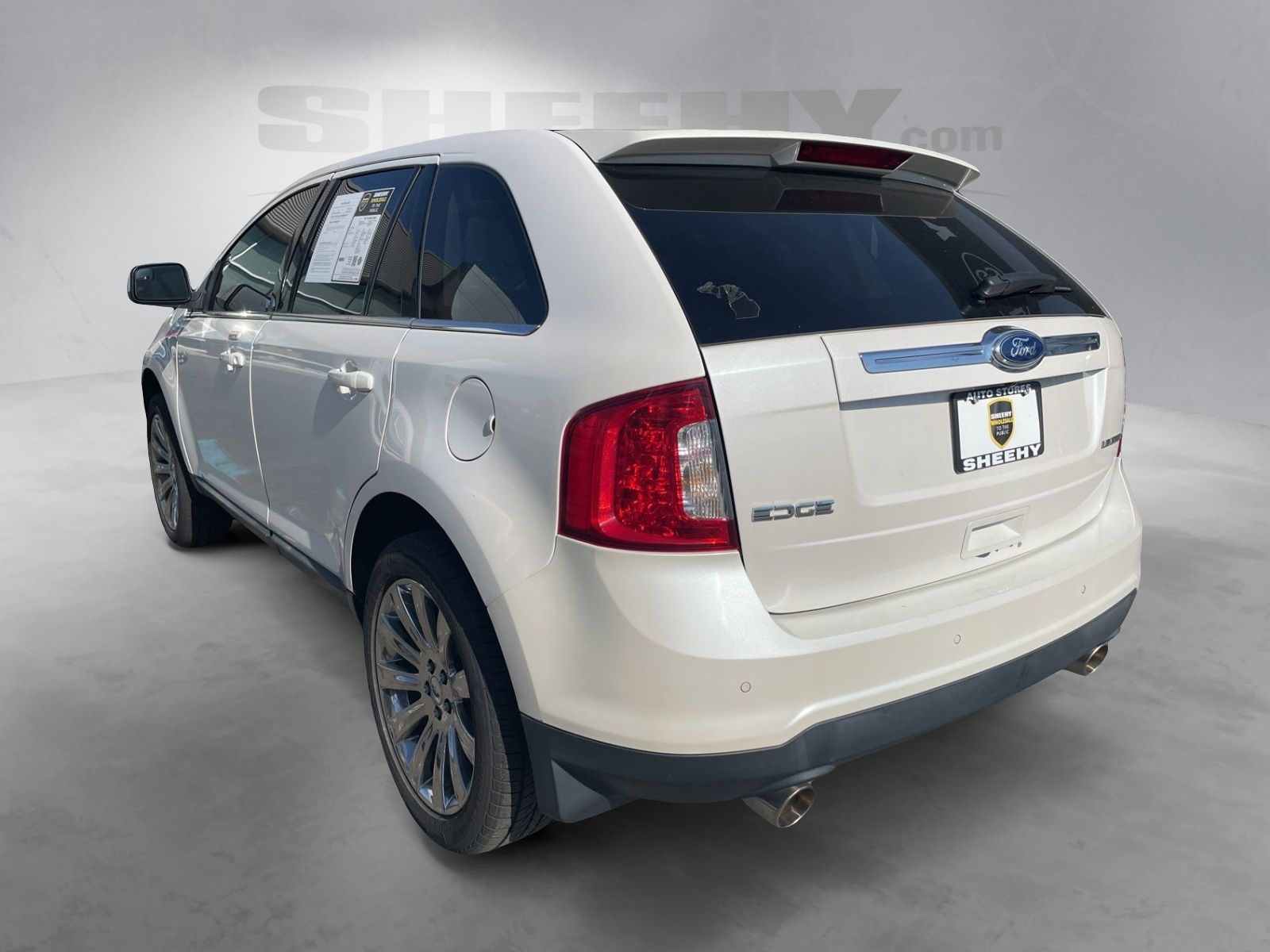 Used 2011 White Platinum Clearcoat Metallic Ford Limited image 6