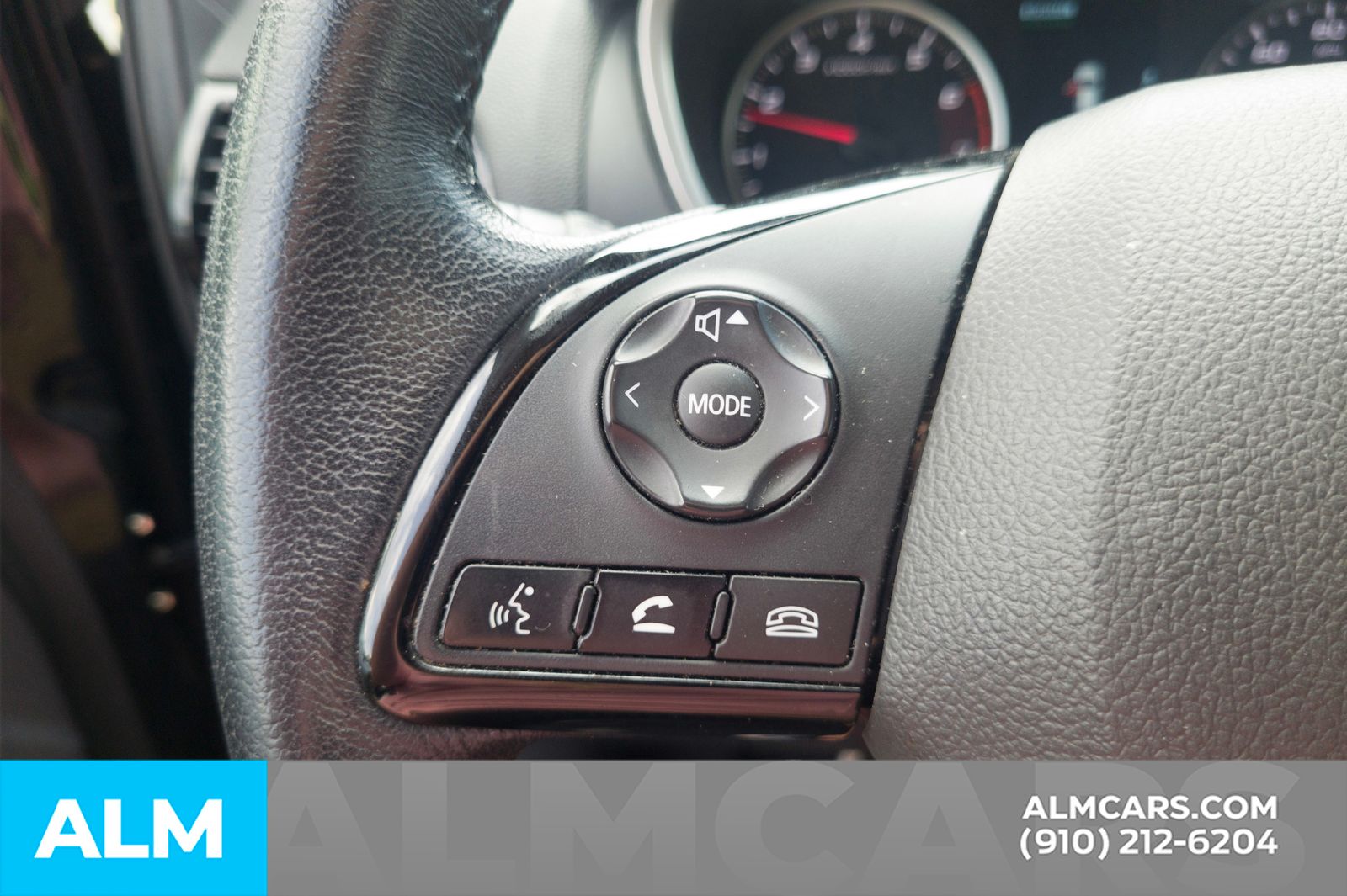 Used 2022  Mitsubishi SE image 11