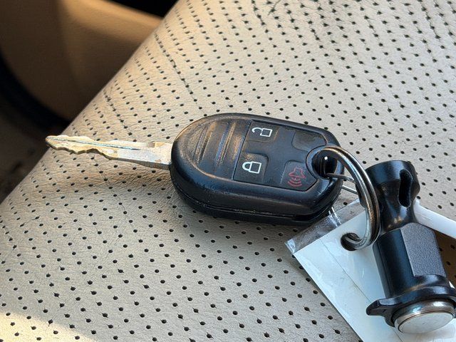 Used 2011 White Ford Lariat image 36