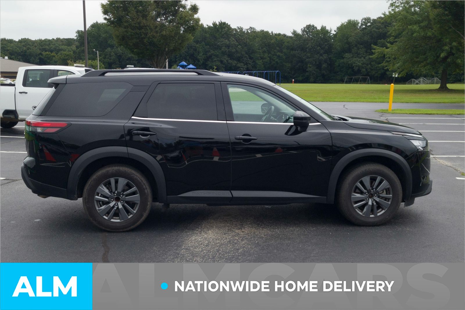 2024 Nissan Pathfinder SV photo 4