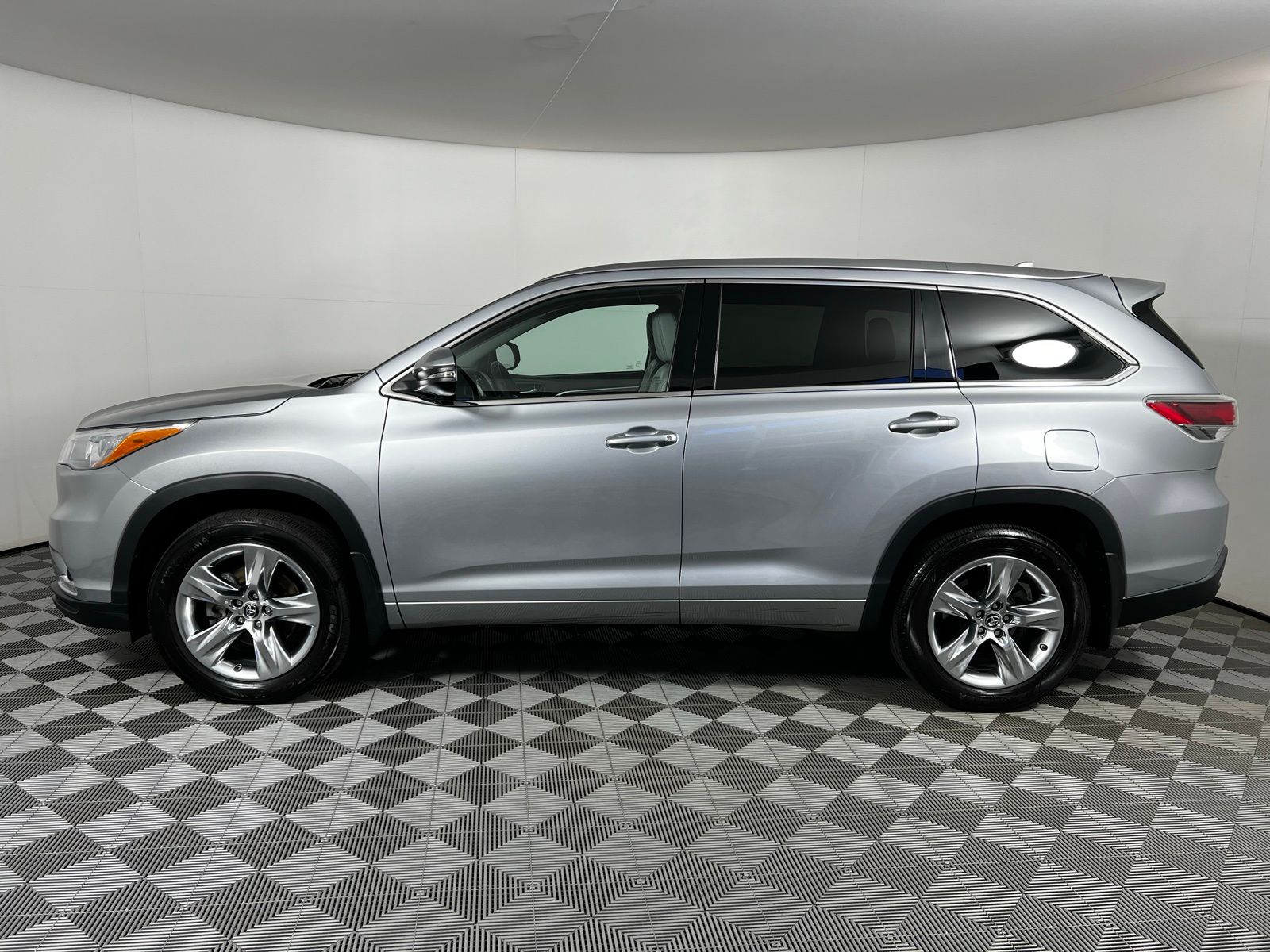 2016 Toyota Highlander Limited 8