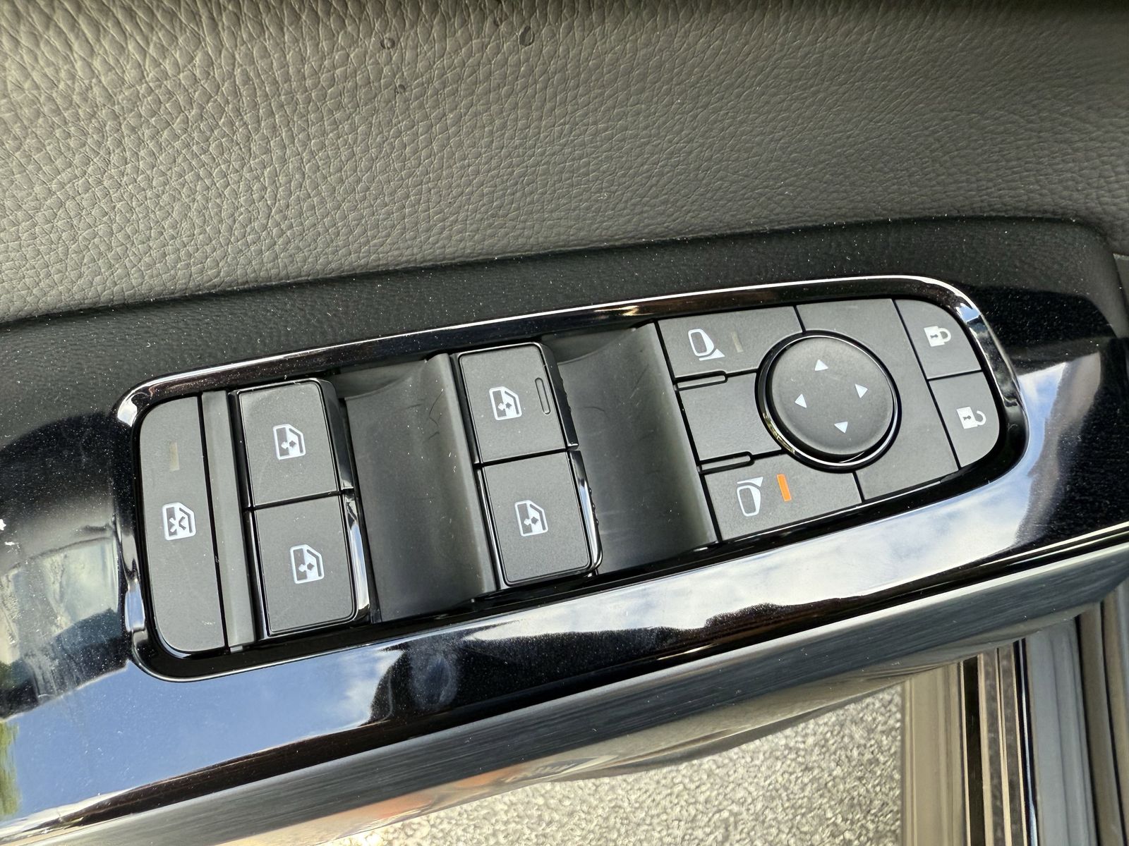 2025 Nissan Pathfinder SL photo 20