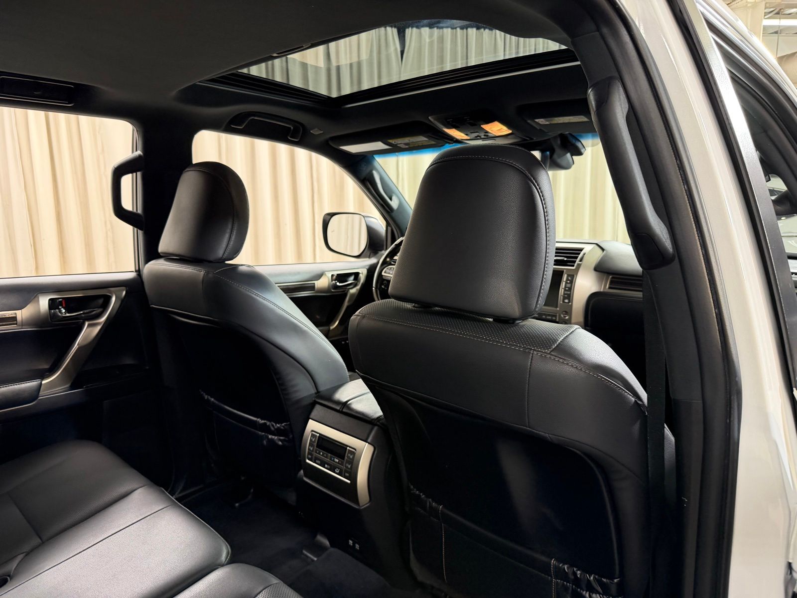 Used 2021  Lexus 460 image 43
