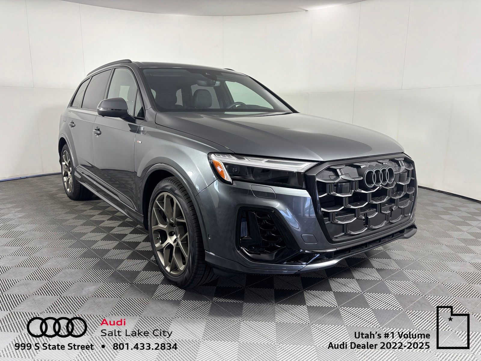 Daytona Gray Pearl Effect 2026 Audi Q7 SUV / Crossover All-Wheel Drive 8-Speed Automatic