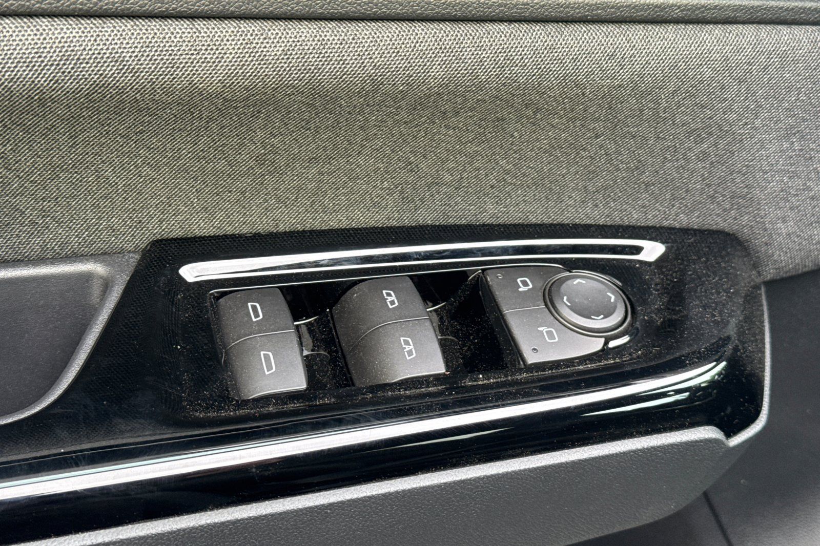 New 2026 Mercury Silver Metallic Honda EX image 11