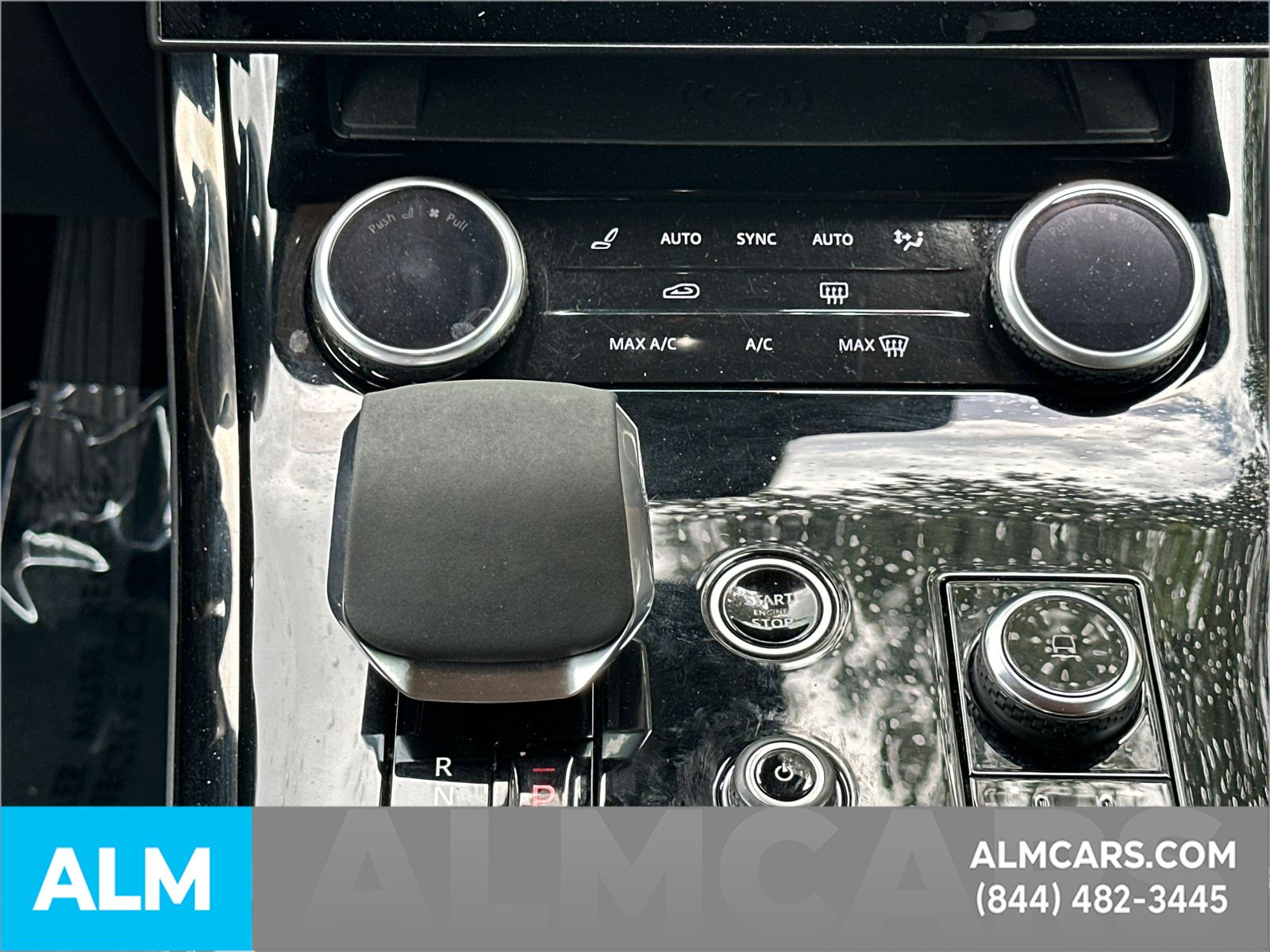 Used 2023 White Land Rover SE image 33