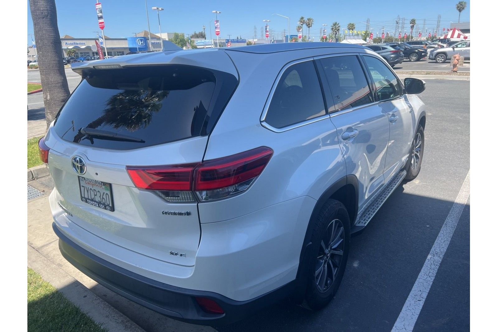 View vehicle photo 4