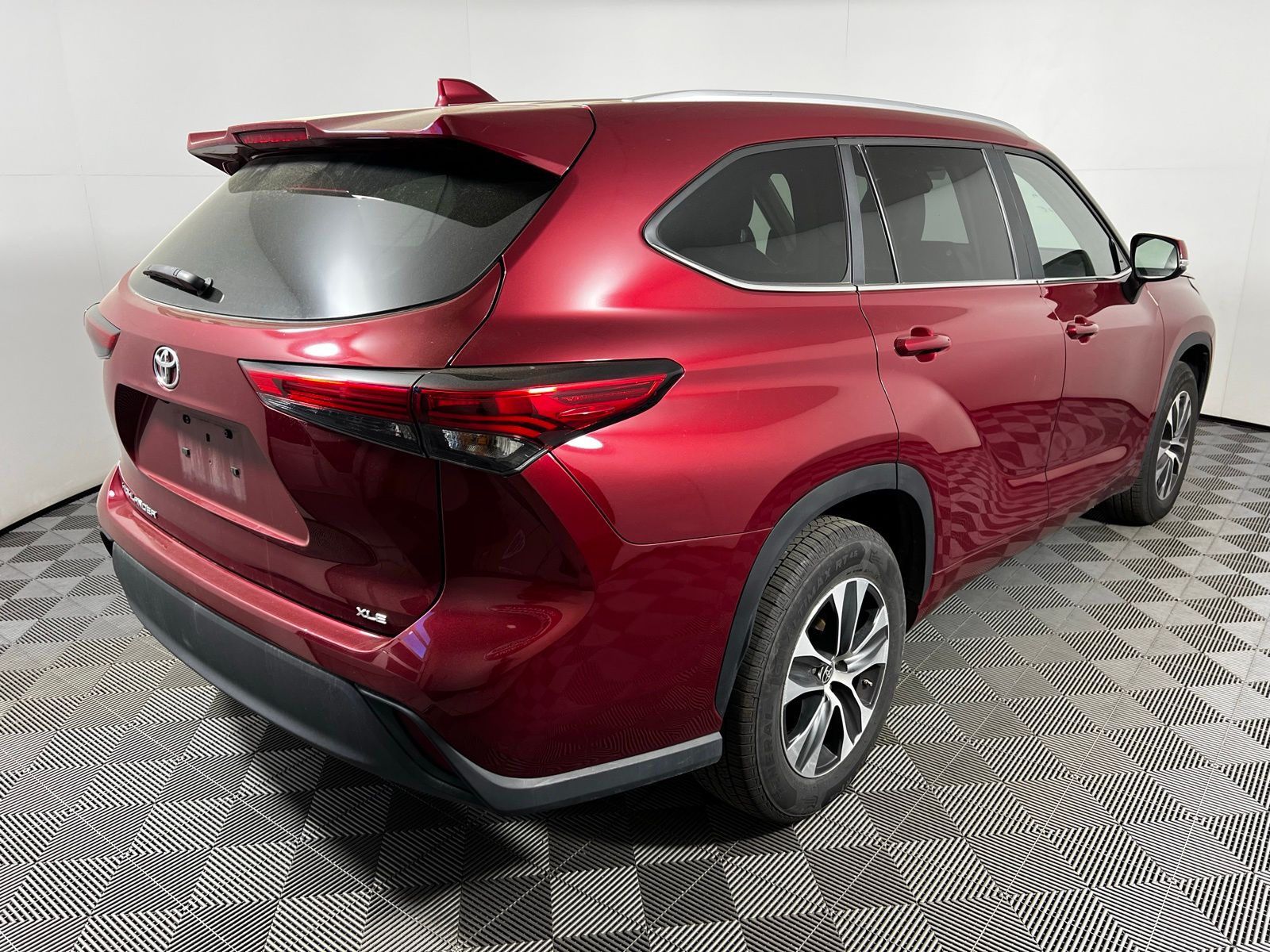 Thumbnail: 2022 Toyota Highlander - 5