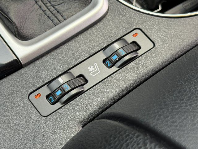 Used 2019 Blizzard Pearl Toyota Limited Platinum image 44