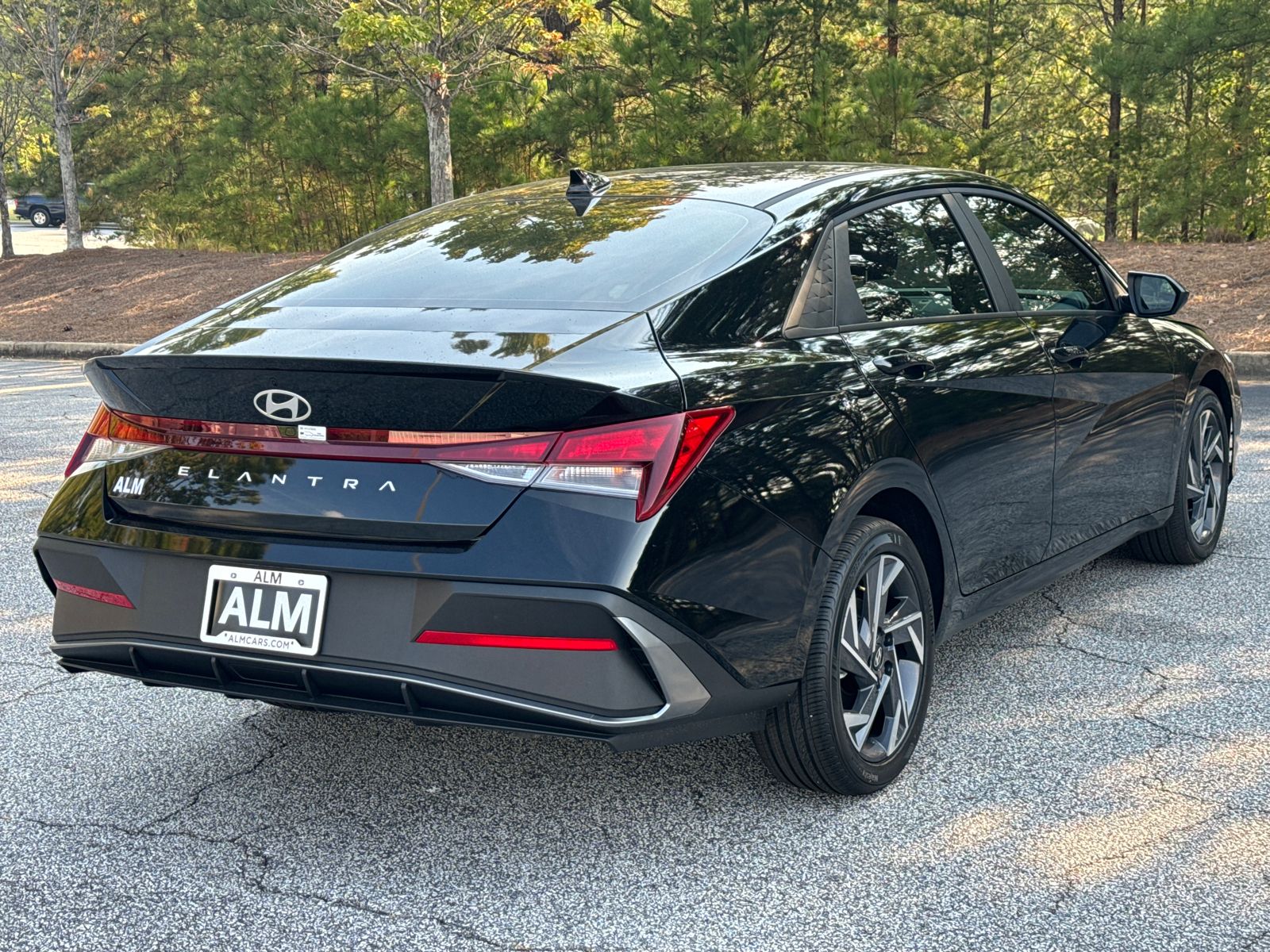 2025 Hyundai Elantra SEL Sport photo 2